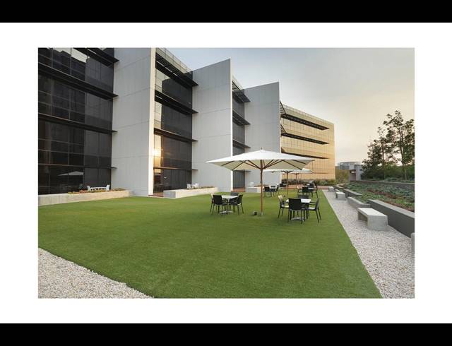 5,554M² BUSINESS CENTRE FOR SALE IN MORNINGSIDE